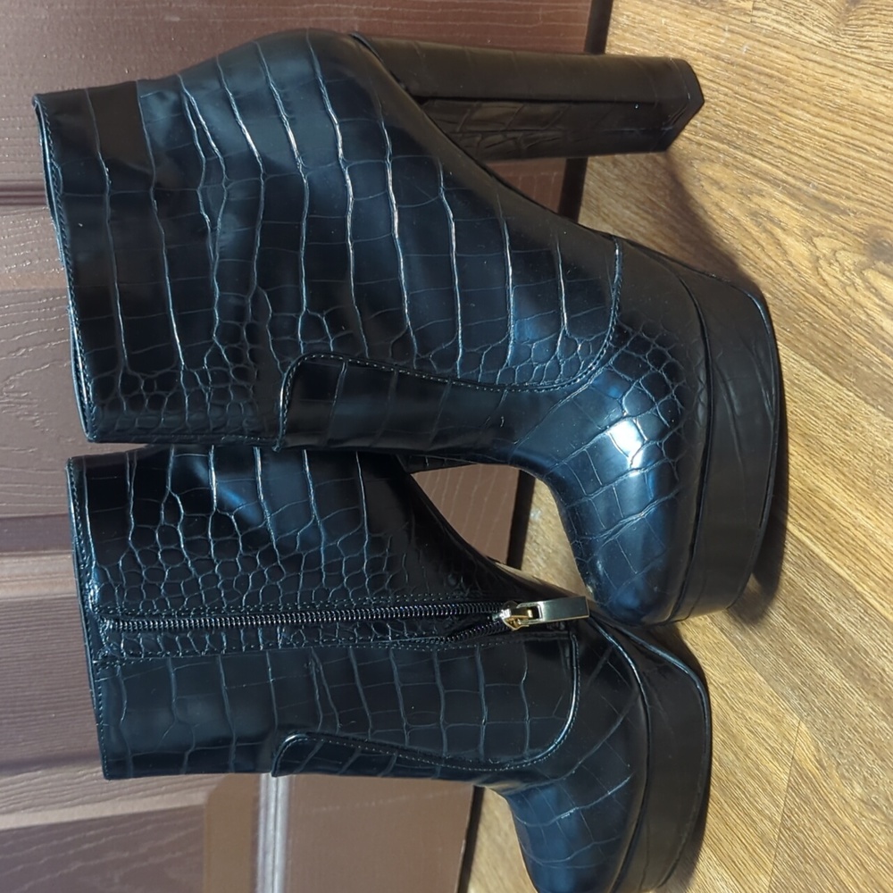 New Call It Spring Platform Booties Size 7 Crocod… - image 3